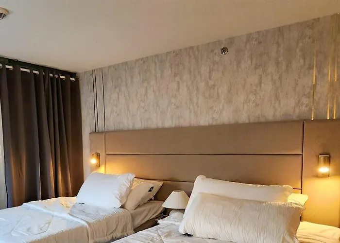 Luxestaysmnl Elegant Family 2br Poolgym 400mbps Wifi Netflx Amazing View Apartment Manila