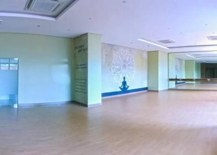 Apartment Luxestaysmnl Elegant Family 2br Poolgym 400mbps Wifi Netflx Amazing View