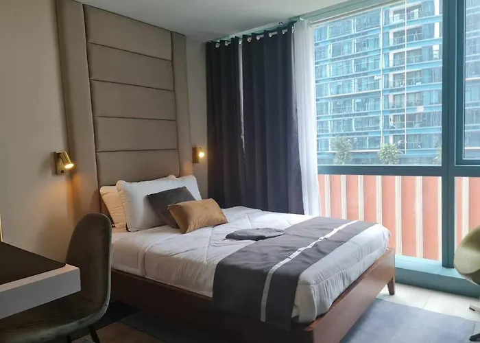 Apartment Luxestaysmnl Elegant Family 2br Poolgym 400mbps Wifi Netflx Amazing View Manila