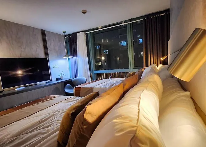 Luxestaysmnl Elegant Family 2br Poolgym 400mbps Wifi Netflx Amazing View Manila