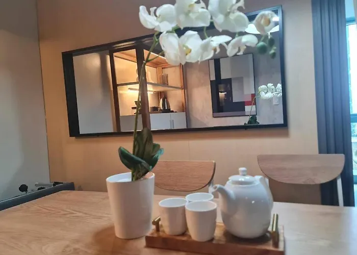Apartment Luxestaysmnl Elegant Family 2br Poolgym 400mbps Wifi Netflx Amazing View