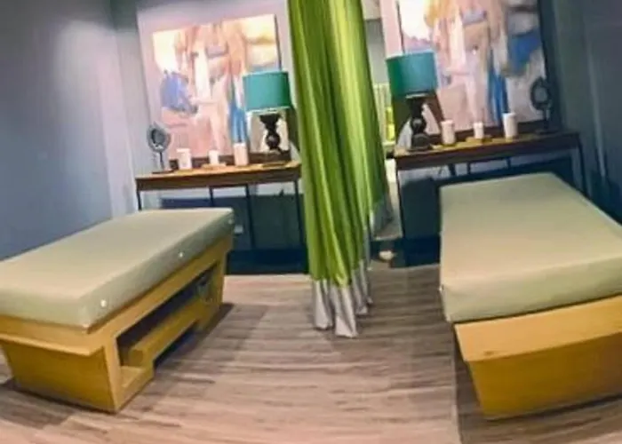 Apartment Luxestaysmnl Elegant Family 2br Poolgym 400mbps Wifi Netflx Amazing View